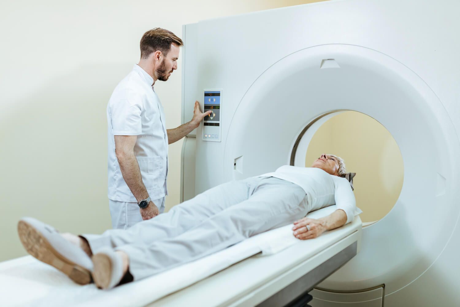 Процедура МРТ-сканирования в клинике